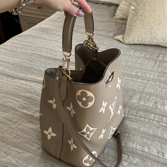 COPY - COPY - Louis Vuitton NéoNoé MM Bicolor Monogram Empreinte Leather - Picture 3 of 10